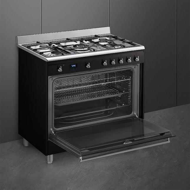 Smeg 90cm Cooker with Gas Hob Black