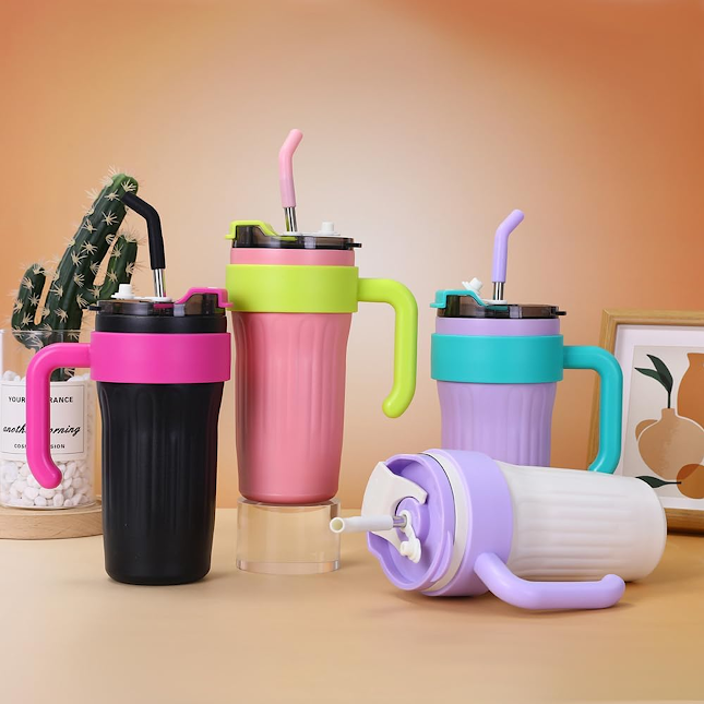 Kitchen Life 860ml Coffee Mug with Lid & Straw Black & Pink
