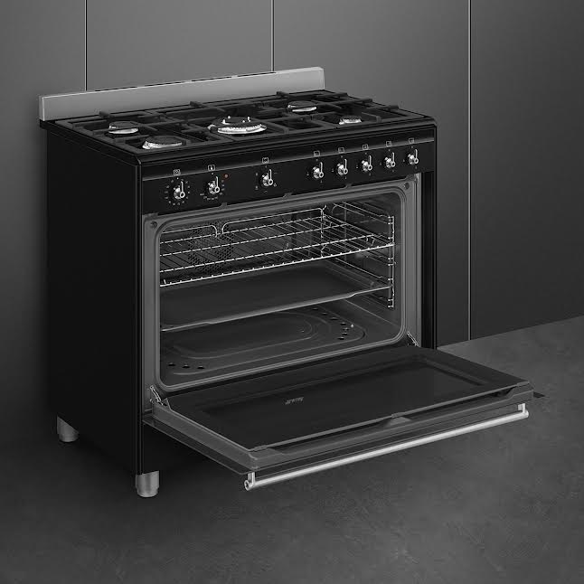 Smeg 90cm Cooker With Gas Hob Black