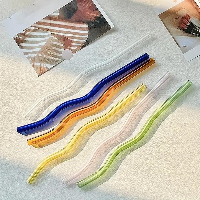 6 Piece Curved Glass Straw Set Multicoloured
