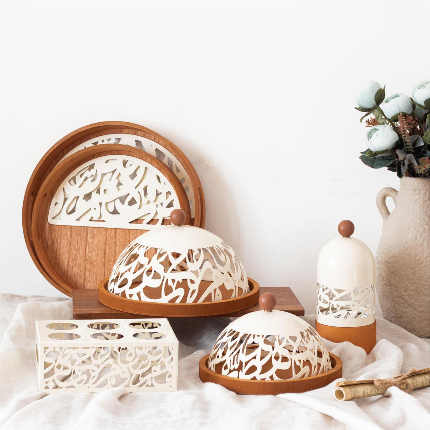 Calligraphy Design 28cm Wooden Cake Dome Cream