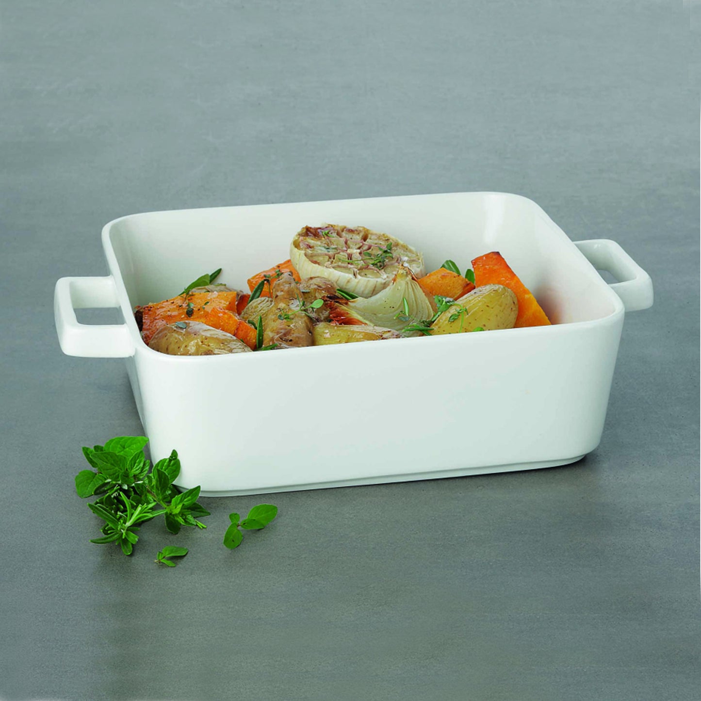 Maxwell & Williams Epicurious 24 x 8cm Square Baker White