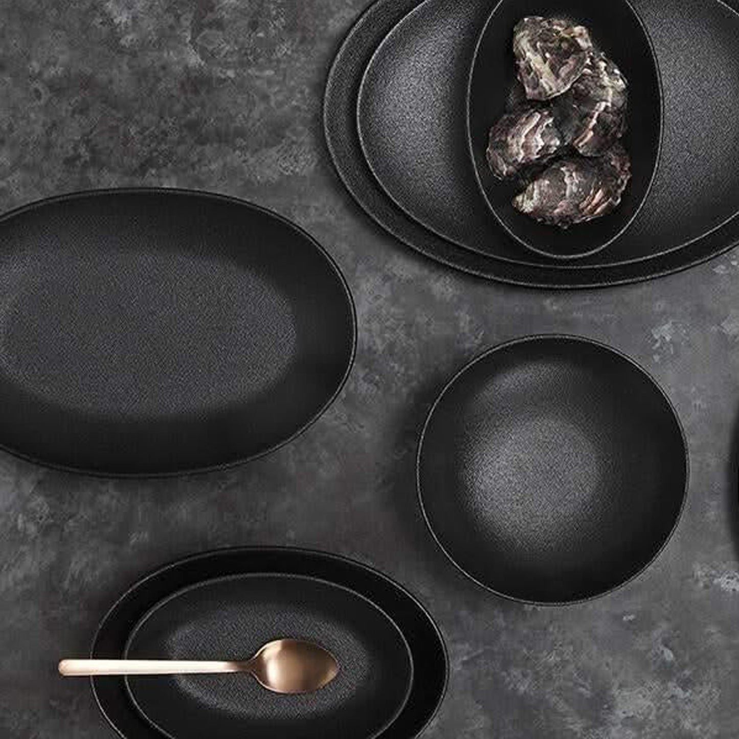 Maxwell & Williams Caviar 25cm Oval Bowl Black