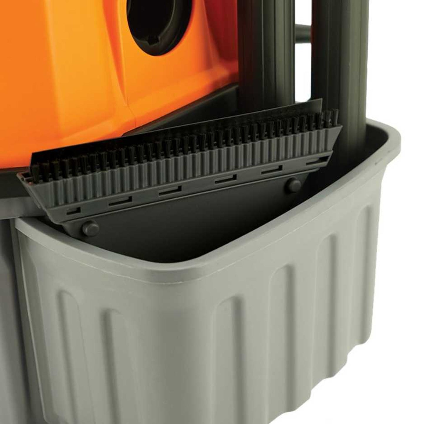 Bennett Read Tough 15Lt Tank Vacuum Cleaner Black & Orange