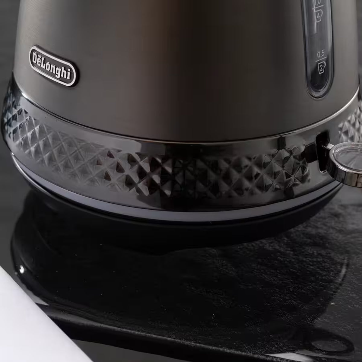 Delonghi Diadema 1.7Lt Electric Kettle Black