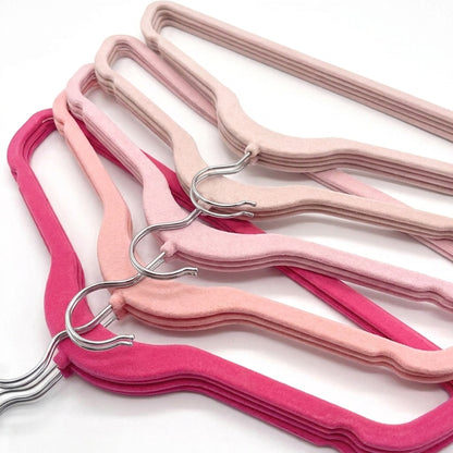 25 Piece Velvet Hanger with Chrome Hooks Set Pink