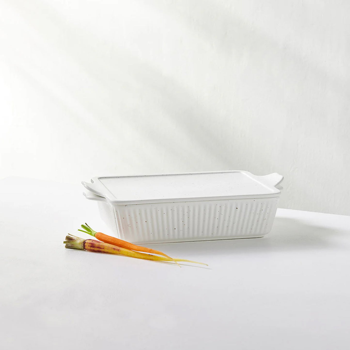 Maxwell & Williams Speckle Baker With Tray Cream