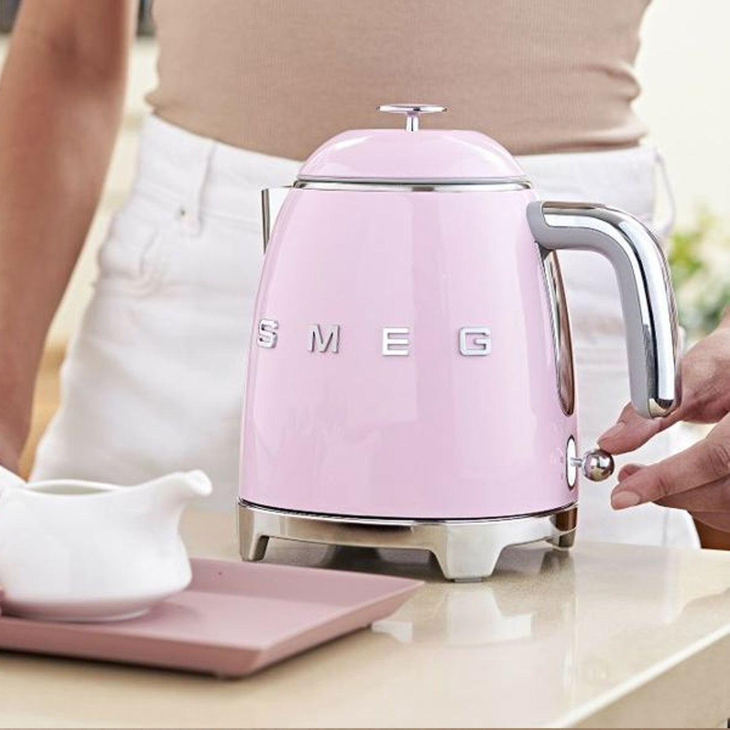 Smeg 50's Style Retro Mini Kettle Pink