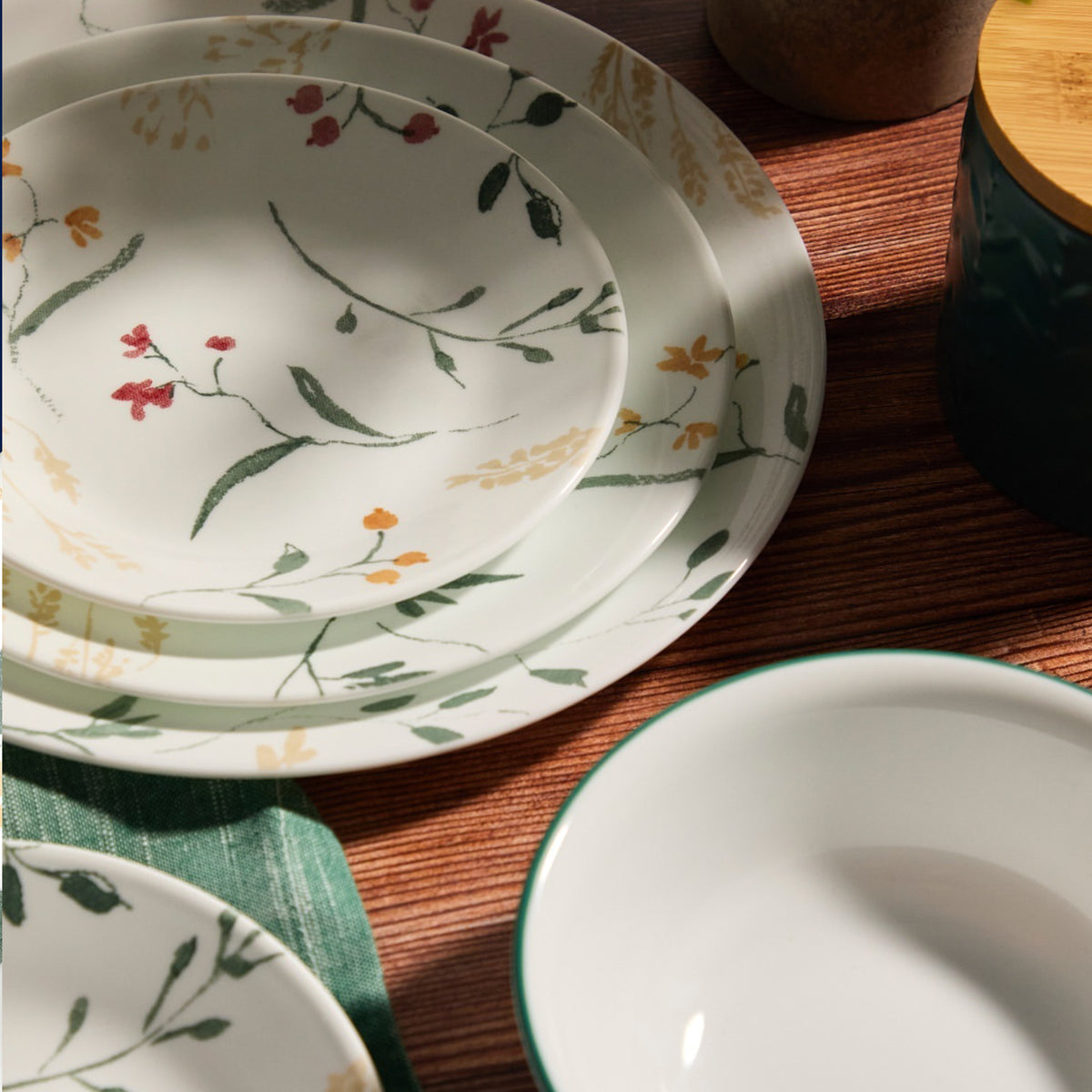 Corelle Wildflower Scatter 12 Piece Dinner Set White