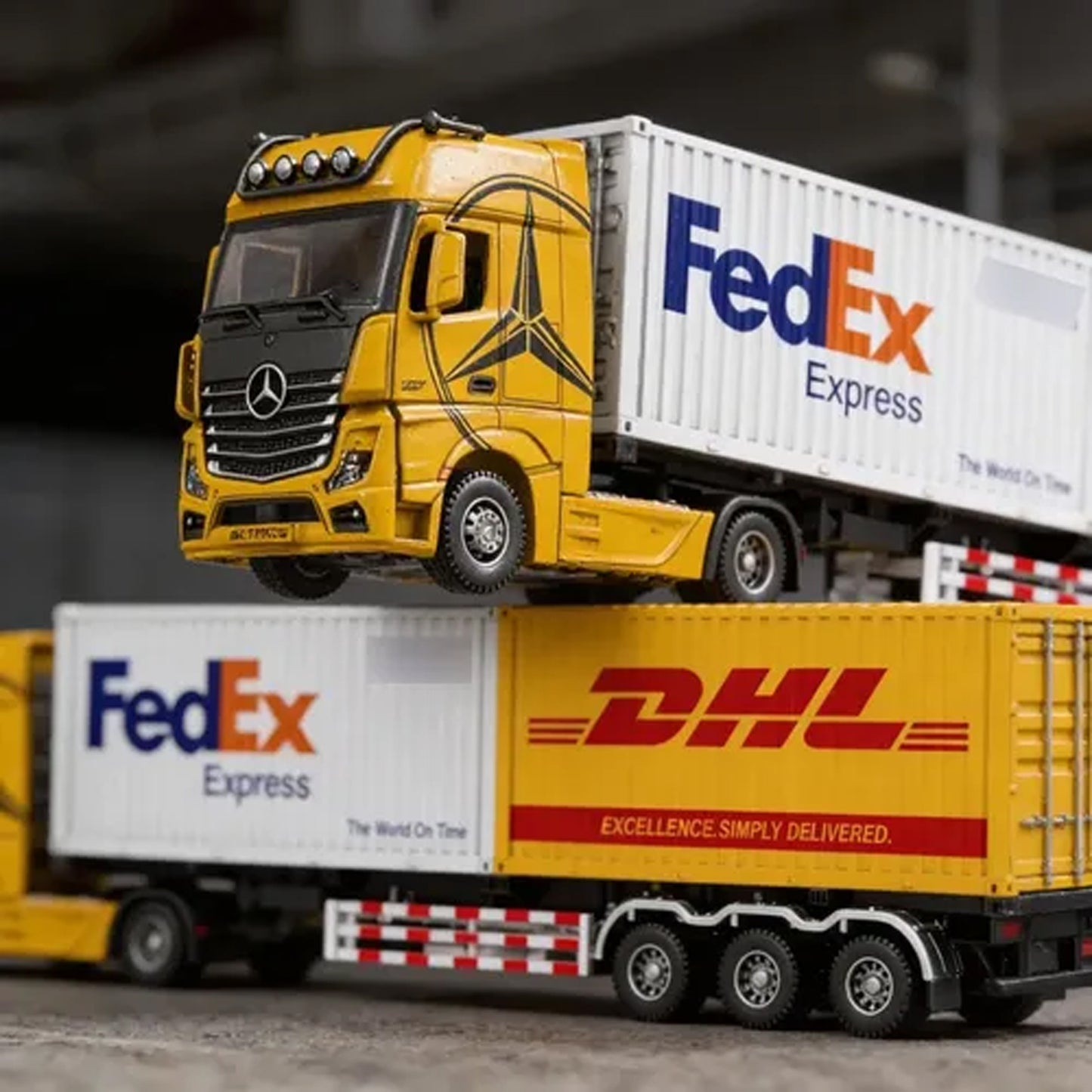 Pull-back Truck White & Yellow