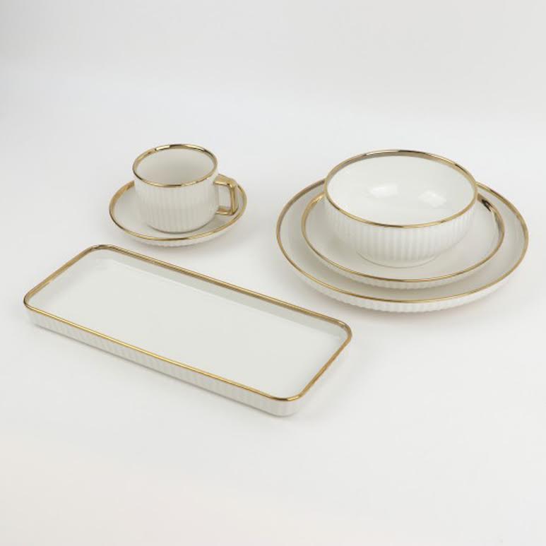 32 Piece Dinner Set Gold & White